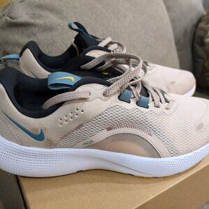 Nike Air WMNS React Escape RN 2 (DJ9976-200) Fossil Size 10 Excellent Condition